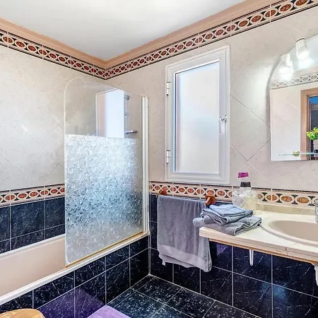 アパート In With Stunning Sea Views Radazul